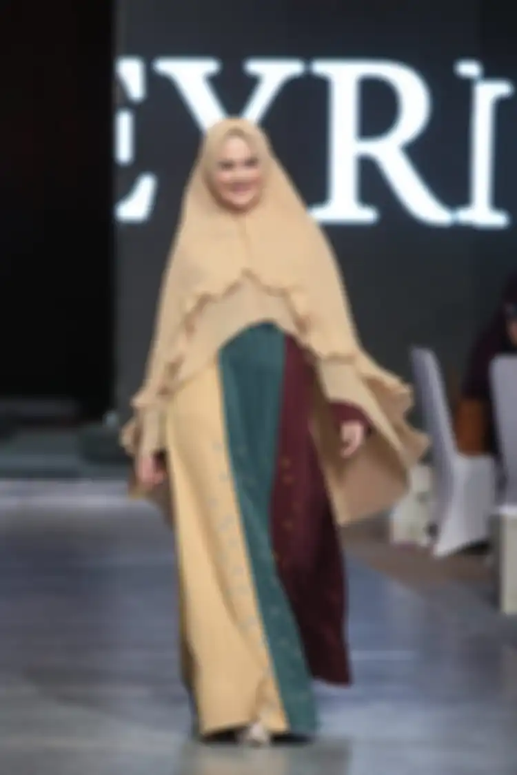 Cut Meyriska saat di panggung fashion show Si.Se.Sa