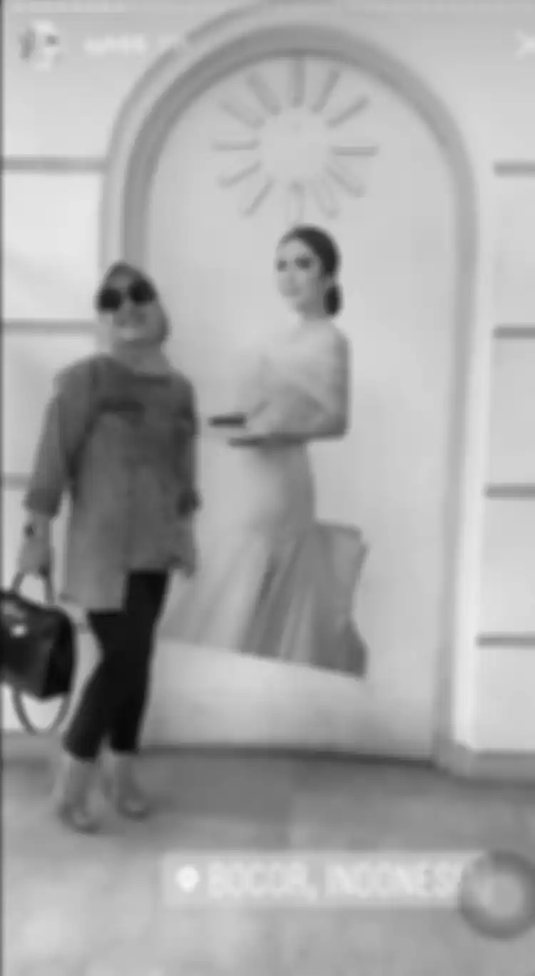 Foto Syahrini di Princess Cake yang sudah tutup