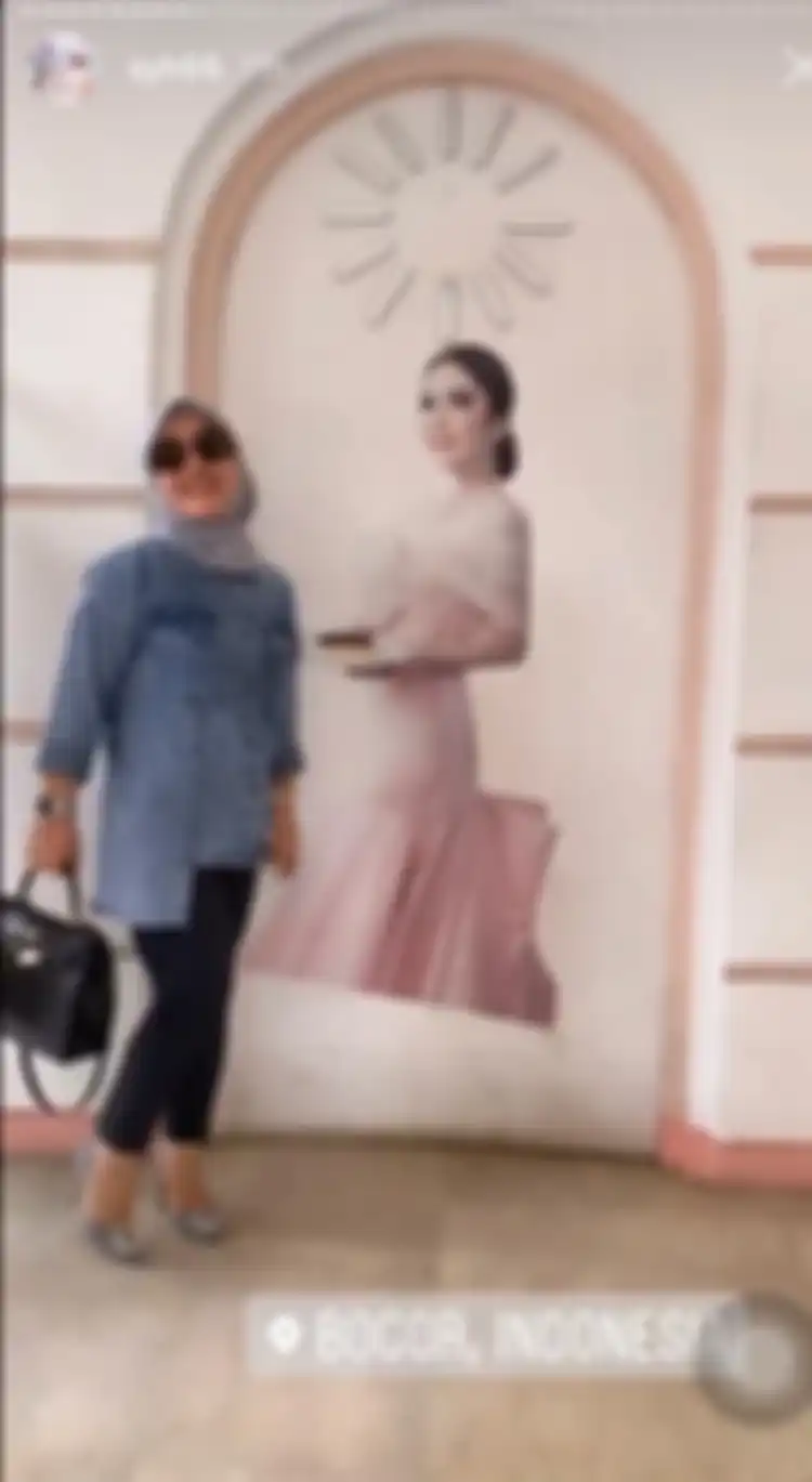 Foto Syahrini di Princess Cake yang sudah tutup