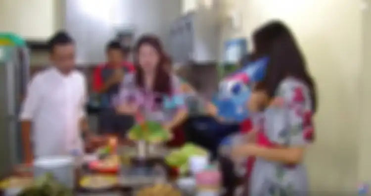 Dapur rumah orang tua Sarwendah