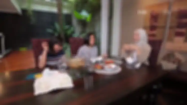 Ruang makan Alya Rohali