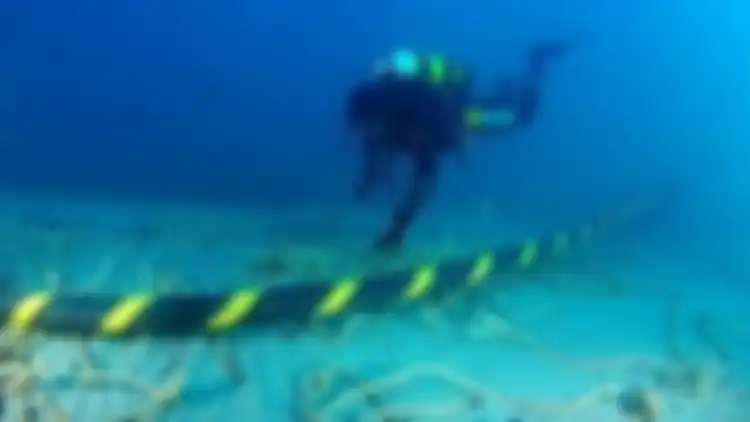 Ilustrasi kabel fiber optic bawah laut