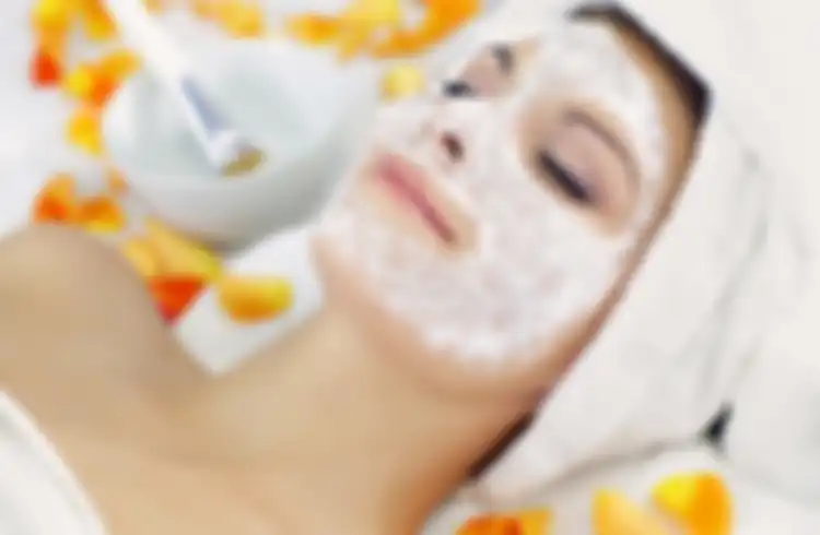 memakai masker