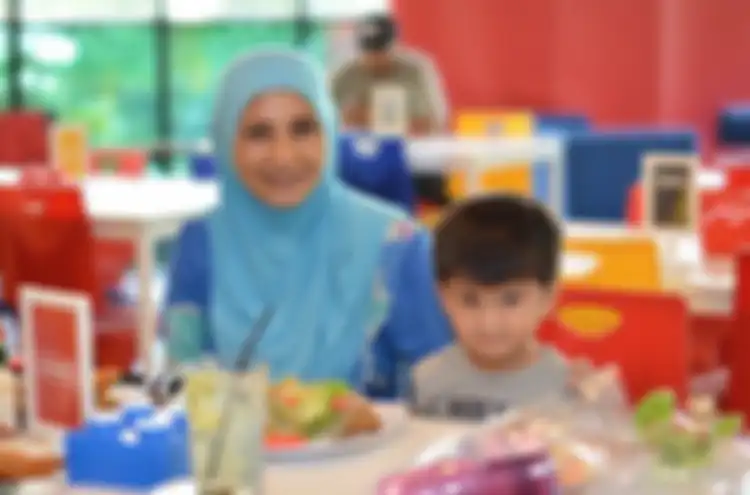 Tidak hanya dekat dengan Faisal Nasamuddin, ibunda sahabat Luna Maya ini juga kerap habiskan waktu bersama dengan cucu.