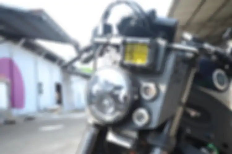 Headlamp ramai dengan 4 buah lampu sekaligus agar terang benderang
