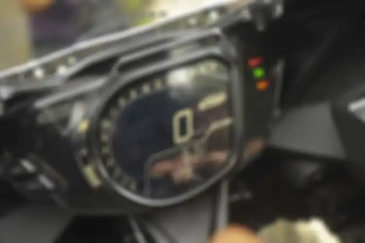  Spidometer CBR250RR paling keren karena sudah full digital dengan negative display