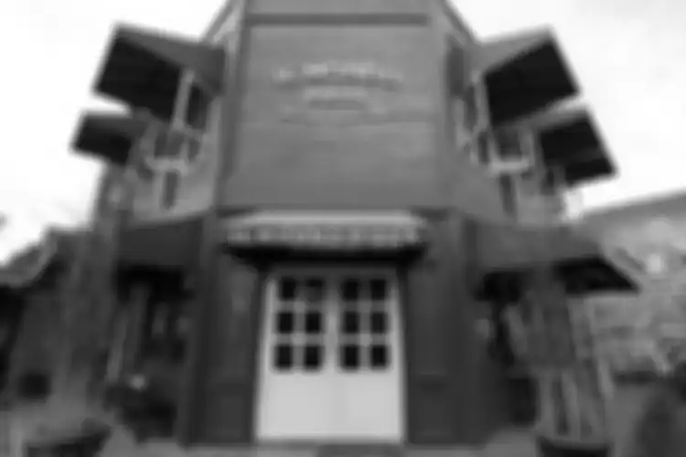 Selalu Tampil Sederhana, Lihat Dulu Rumah dan Restoran Duta Sheila On 7 di Yogyakarta!