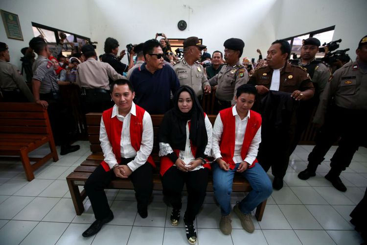 Terdakwa yaitu Direktur Utama First Travel Andika Surachman, Direktur First Travel Anniesa Hasibuan,
