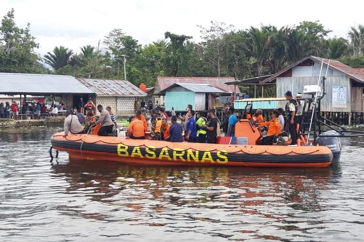 Pesawat perintis milik Mission Aviation Fellowship (MAF) jatuh di Danau Sentani, Kabupaten Jayapura, Senin (12/5).
