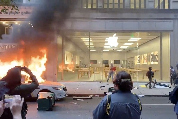 Penjarahan Apple Store saat demonstrasi di AS 31 Mei 2020