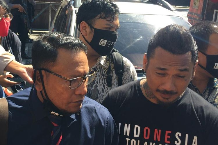 I Gede Ari Astina atau Jerinx SID memenuhi panggilan Polda Bali terkait laporan ujaran kebencian dan pencemaran nama baik, Kamis (6/8/2020)