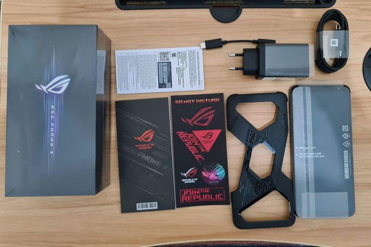 Isi kemasan Asus ROG Phone 3.