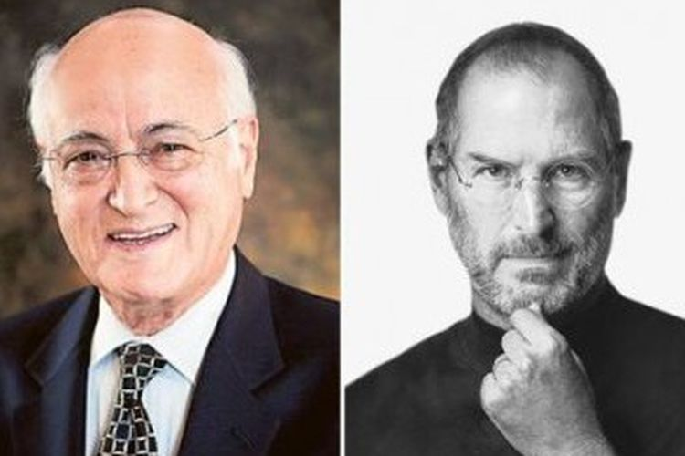 Ayah kandung Steve Jobs, Abdulfattah John Jandali (kiri).
