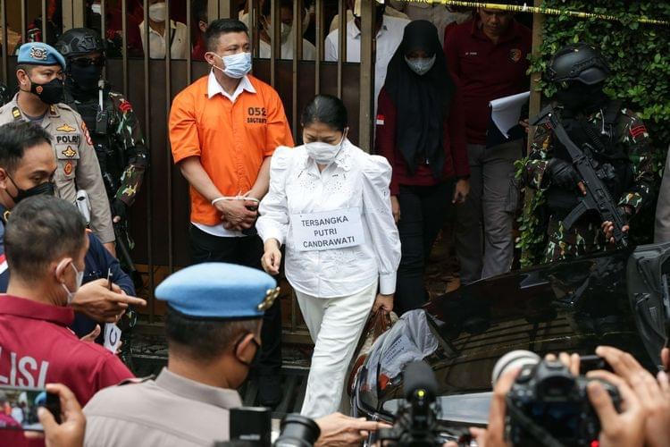 Irjen Ferdy Sambo sempat mengeluh begini ke sahabatnya sebelum heboh kamar istrinya dimasuki Brigadir J. Foto ART Putri Candrawathi terseret.