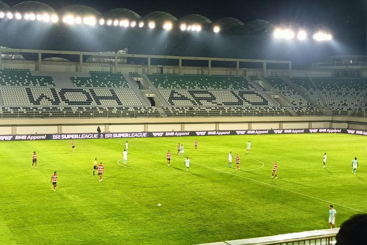 Bir yigit emoni sikmoqda Tanga kiygan ayollarning uy qurilishi fotosuratlarini koring