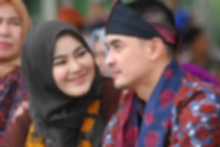 Zumi Zola dan Sherrin Tharia