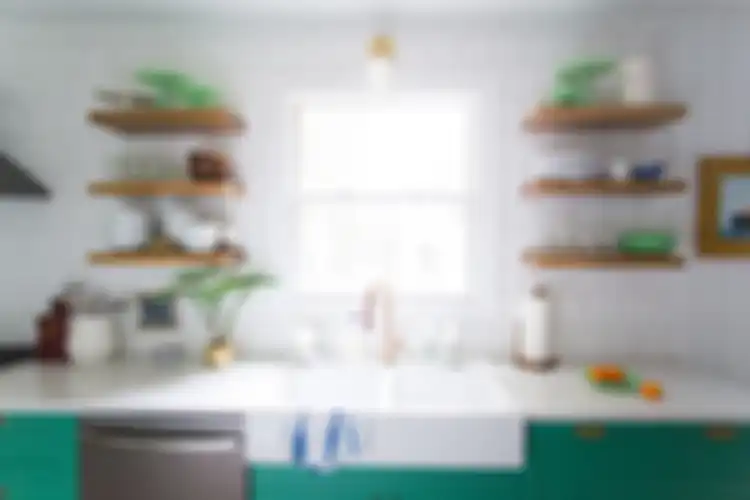 Rak terbuka di dapur