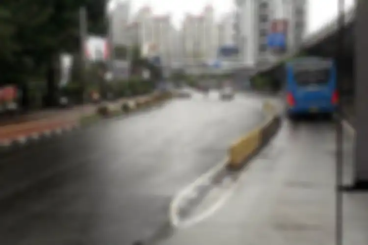 Jalan S. Parman, Tomang, Jakarta Barat yang biasanya menjadi titik kemacetan tampak lengang pada Sel