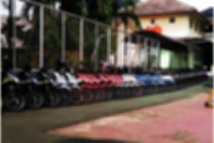 Unggahan foto motor yang berjejer rapi di parkiran sekolah  viral di Twitter pada Rabu (30/1/2019). 