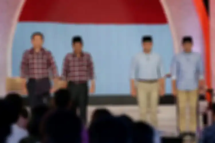 Kandidat calon gubernur dan wakil gubernur DKI Jakarta nomor urut 2, Basuki Tjahaja Purnama dan Djarot Saiful Hidayat serta pasangan kandidat nomor urut 3, Anies Baswedan dan Sandiaga Uno saat Debat Publik Pilkada DKI Jakarta Putaran Kedua yang diselenggarakan Komisi Pemilihan Umum Daerah DKI Jakart