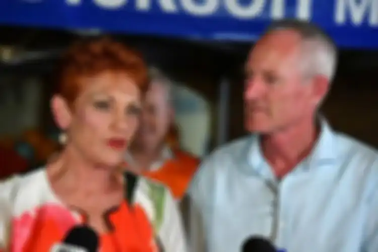 Caleg di Australia Steve Dickson (kanan) bersama pemimpin partai One Nation Pauline Hanson (kiri) (FotoAAP/Mick Tsikas)  