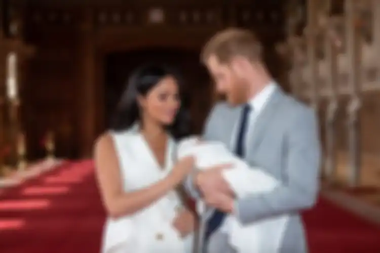 Meghan Markle dan Pangeran Harry memperkenalkan putra mereka pada publik