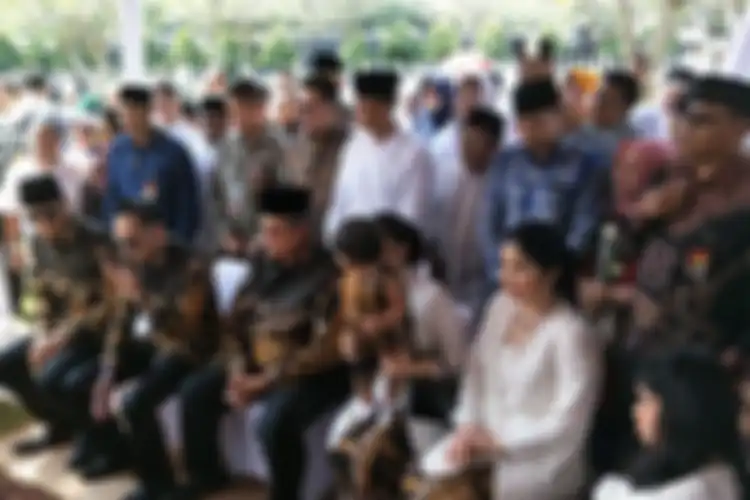 Keluarga SBY ziarah ke makam Ani Yudhoyono