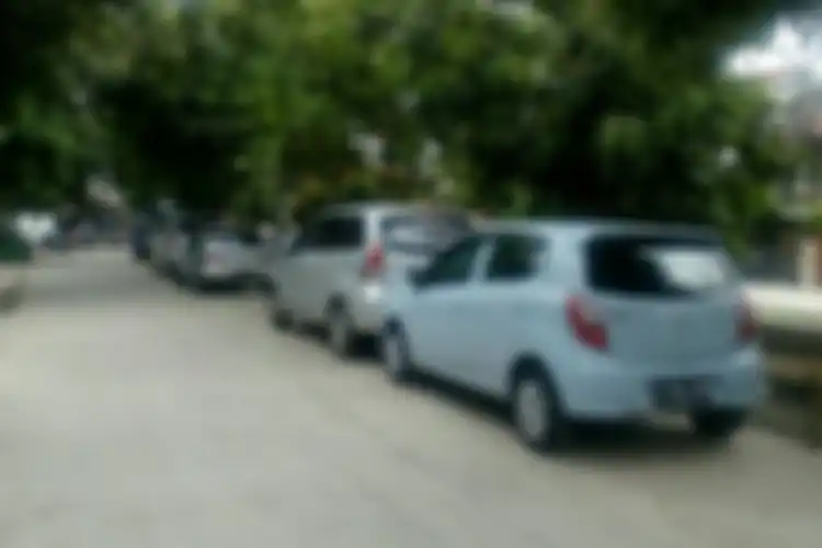 Terganggu Mobil Tetangga yang Sering Parkir Depan Rumah, Ada Jalur Hukum yang Bisa Kamu Tempuh loh!