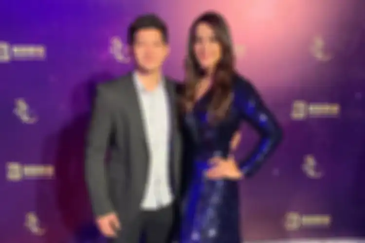 Iko Uwais dan Preity Zinta berfoto bersama di Shanghai International Film Festival 2019.(Instagram Iko Uwais)