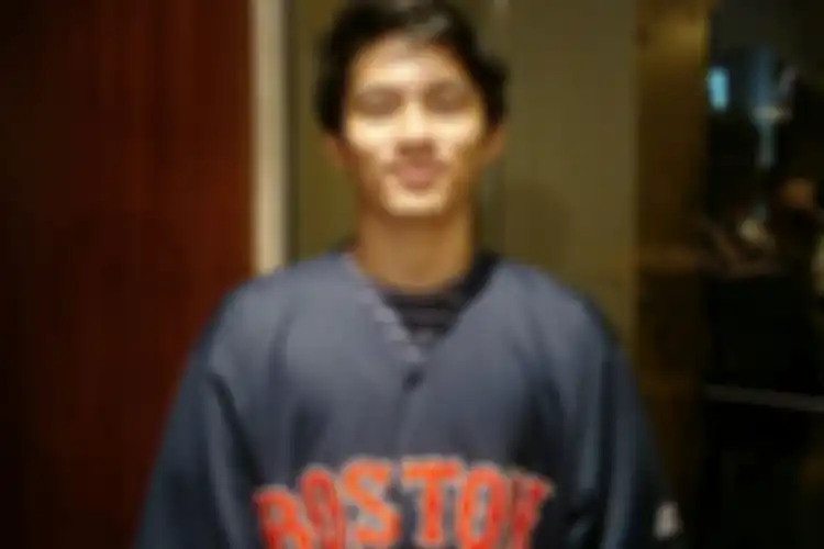 Gusti Rayhan putra Farhat Abbas yang mengaku tidak dekat dengannya.