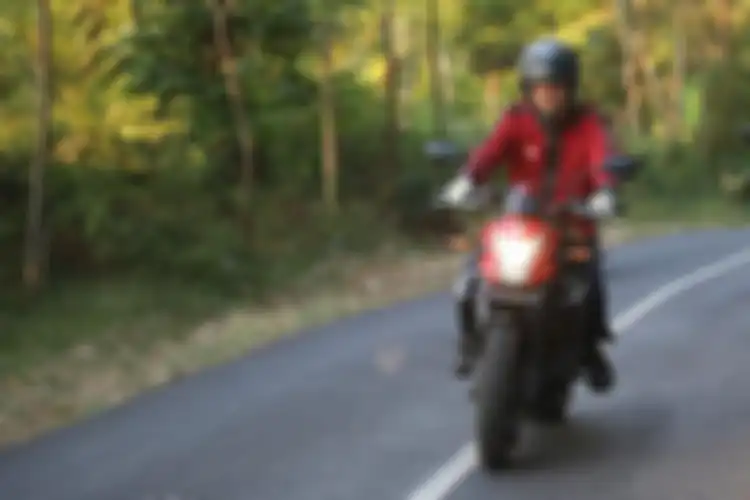Ganjar Pranowo bersama dengan Kawasaki ER-6n kesayangannya.