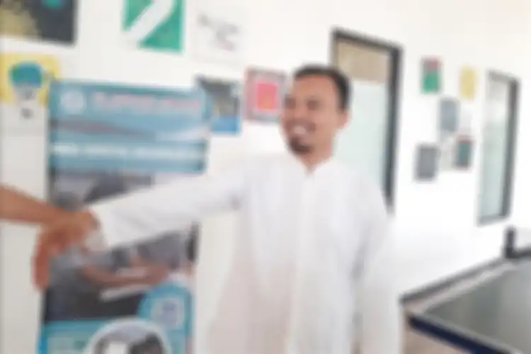 Kepala Sekolah SMA Pesantren Unggu Al Bayanl Deden Ramdani
