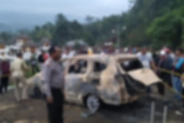 Mobil yang terbakar bersama 2 jenazah korban pembunuhan di Sukabumi