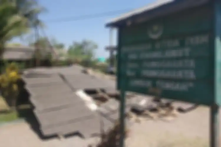 Kondisi Sekolah Madrasah Ibtidaiyah Nahdatul Wathan yang roboh.