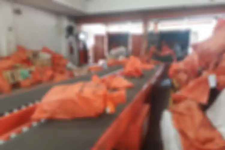 Gudang pengiriman PT Pos Indonesia di Jalan Raya Juanda Sidoarjo