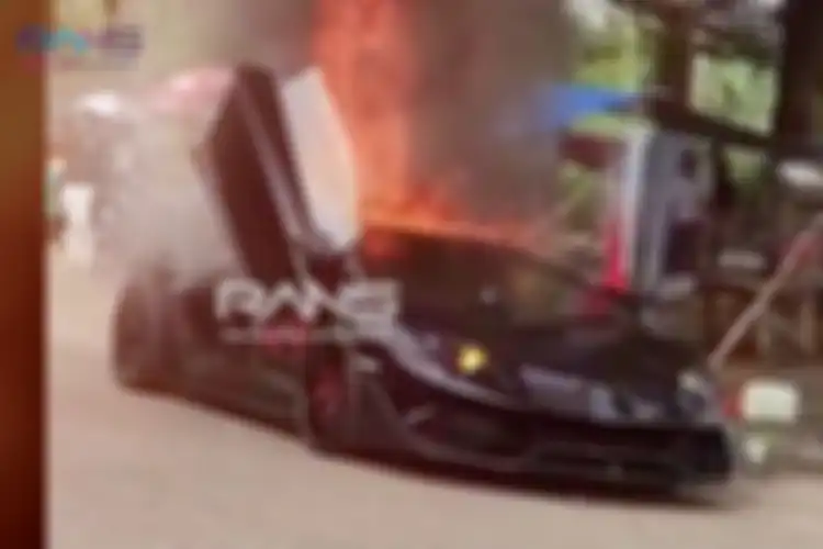 Lamborghini Raffi Ahmad yang terbakar di kawasan Sentul, Jawa Barat, Sabtu (19/10/2019).