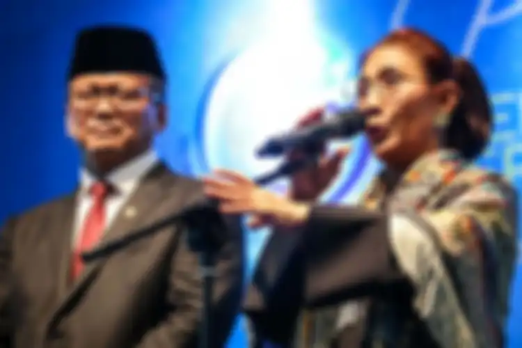 Edhy Prabowo dan Susi Pudjiastuti saat acara pisah sambut Kementerian Kelautan dan Perikanan di Jakarta, Rabu (23/10/2019). Presiden Joko Widodo melantik Edhy Prabowo sebagai Menteri Kelautan dan Perikanan di Istana Negara pada Rabu (23/10/2019) Pagi.