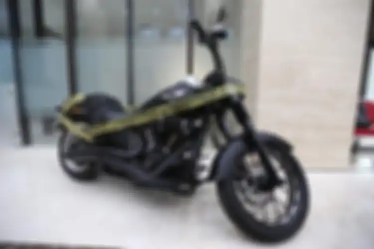 Sejumlah barang bukti ditunjukkan saat Kasubdirektorat II Tindak Pidana Siber Bareskrim Polri Komisaris Besar Rickynaldo Chairul memberikan keterangan kepada wartawan terkait penangkapan hacker di Mabes Polri, Jakarta, Jumat (25/10).