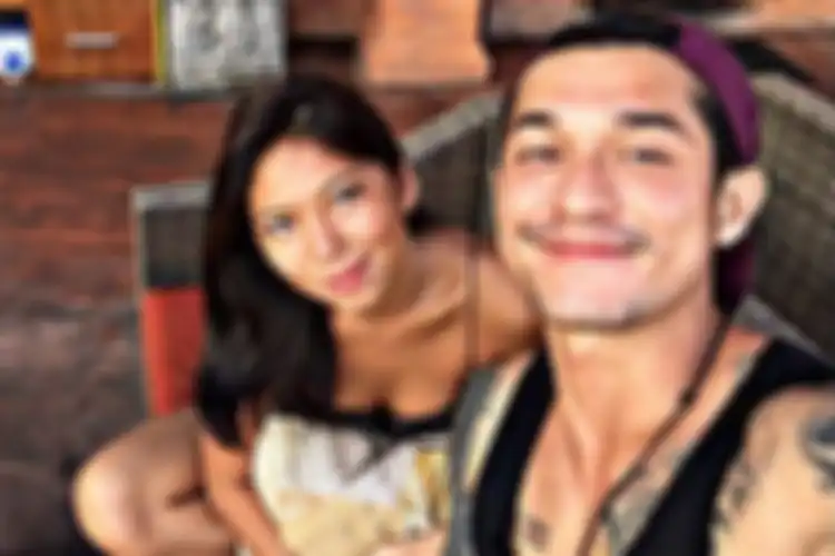 Miller bersama kekasihnya, Nathalie