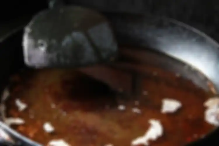 Tak banyak yang tahu, ternyata minyak jelantah simpan segudang manfaat di dapur. 