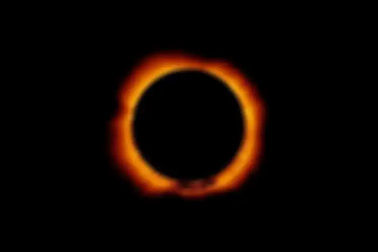 Gerhana matahari cincin.