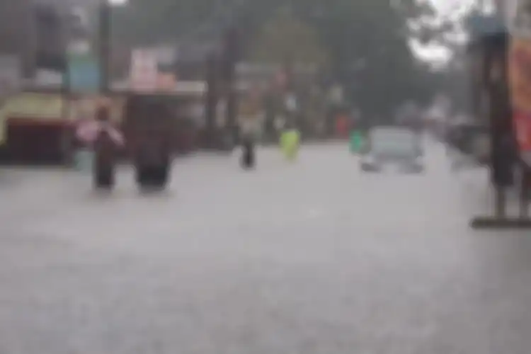 Illustrasi Hujan Deras Mengguyur Semalaman, Jakarta Hingga Bekasi Banjir