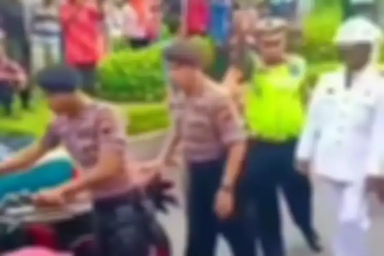 Postingan video ketika polisi mengamankan kades yang geber motor di Magelang, Jawa Tengah, Rabu (8/1/2020)