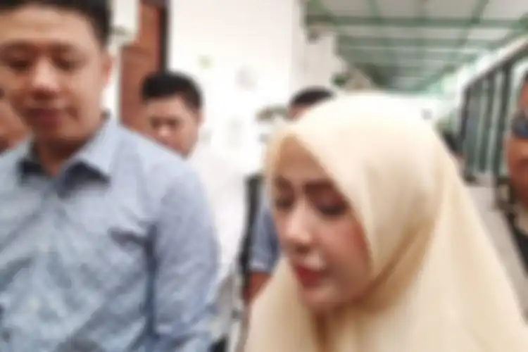 Rey Utami dan Pablo Benua setibanya di Pengadilan Negeri Jakarta Selatan, Senin (13/1/2020).