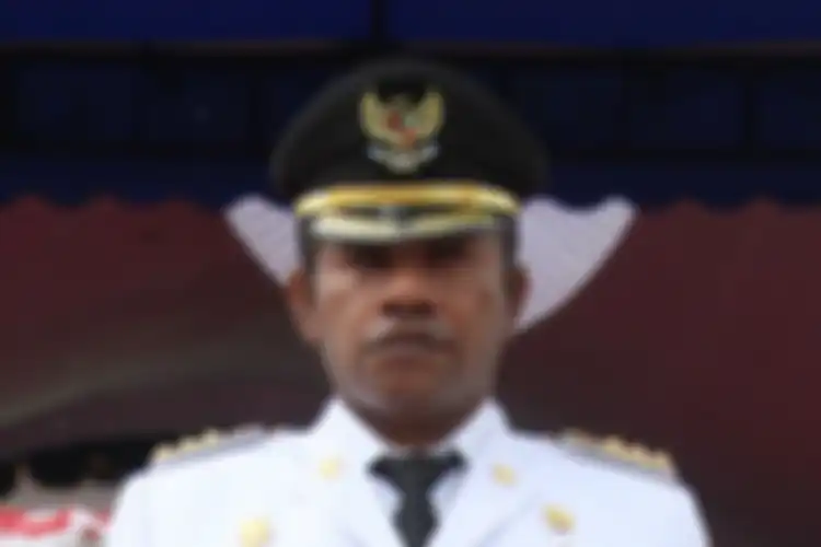 Bupati Boven Digul-Papua, Benediktus Tambonop ditemukan tak bernyawa di kamar hotelnya. Diduga serangan jantung saat tidur.