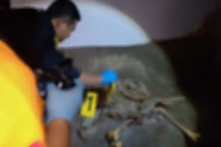 Kerangka manusia ditemukan sedang duduk di sofa di rumah kosong di Bandung, Jawa Barat