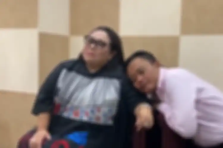 Sule menjenguk Nunung