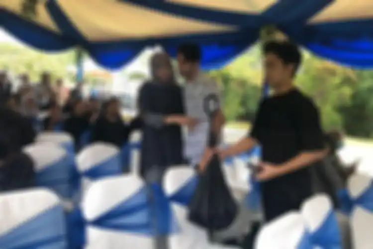 Artis peran Reza Rahadian menghadiri pemakaman suami Bunga Citra Lestari, Ashraf Sinclair, di San Diego Hills, Karawang, Jawa Barat, Selasa (18/2/2020).