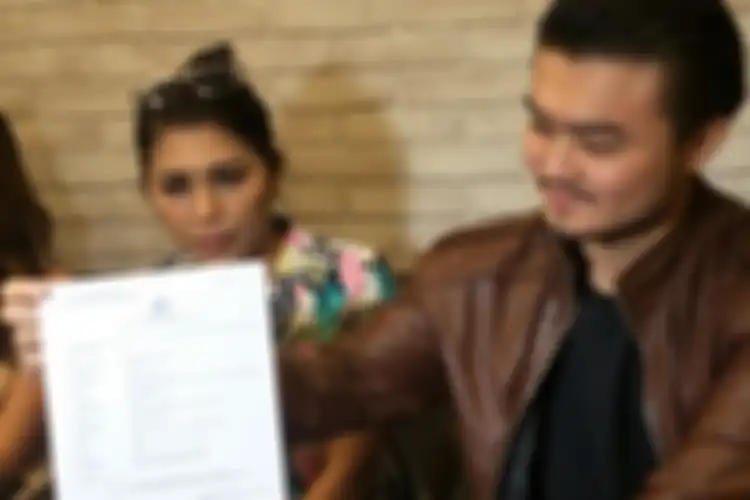 Gebby Vesta bersama kuasa hukumnya Gilbert Marciano saat ditemui di kawasan Kalibata, Jakarta Selatan, Selasa (18/2/2020).
