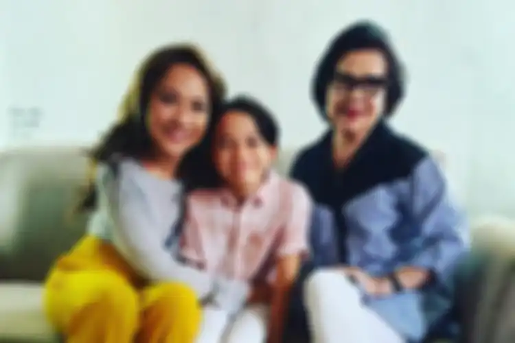 Ibunda Bunga Citra Lestari bersama Noah Sinclair